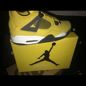 Jordan 4 Lightning